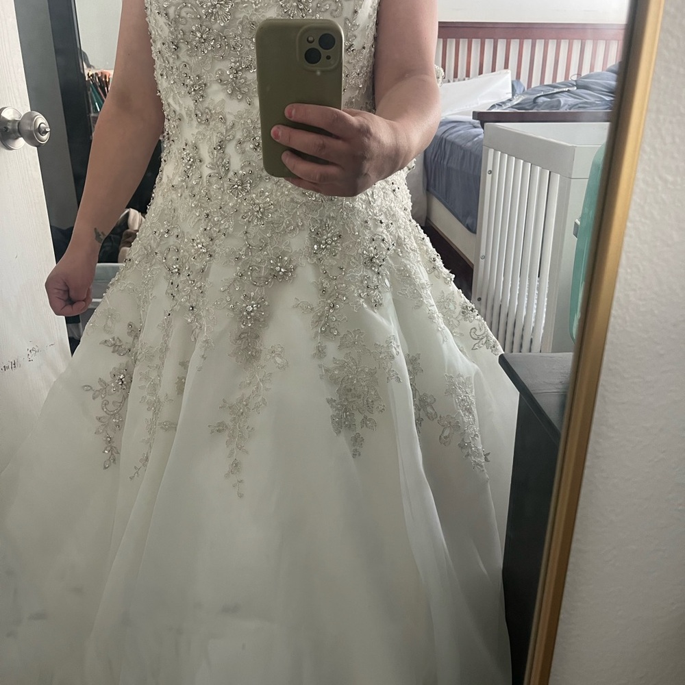 Justin Alexander Wedding dress style 8738 - Picture 2 of 3